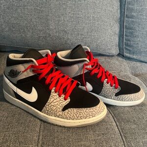 Size 10.5. Jordan 1 Mids. Worn a handful of times.
